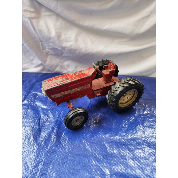 Vintage ERTL International Toy Tractor "Made in USA" Harvester Diecast 8" 1/16 - Picture 1 of 5